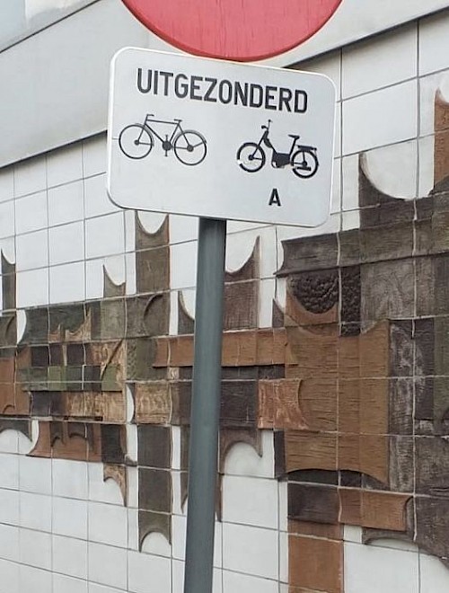 APRES - Elimination des autocollants/résidus de colle par Maatwerkbedrijf Mo-clean vzw
